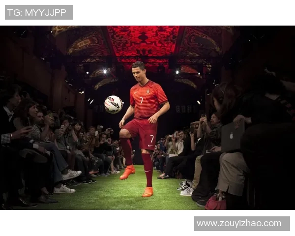 女明星与足球明星亲密合照展现璀璨星光交汇的魅力瞬间 女明星与足球明星亲密合照展现璀璨星光交汇的魅力瞬间